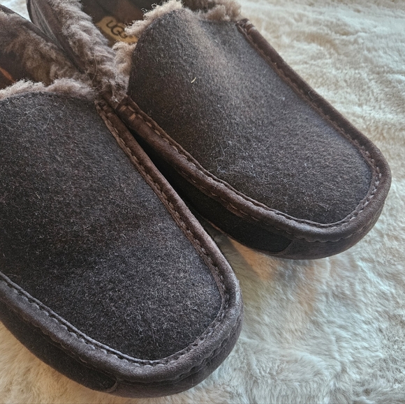 Men’s UGG Ascot Slippers - Size 10, Dusted Cocoa - Picture 7 of 9
